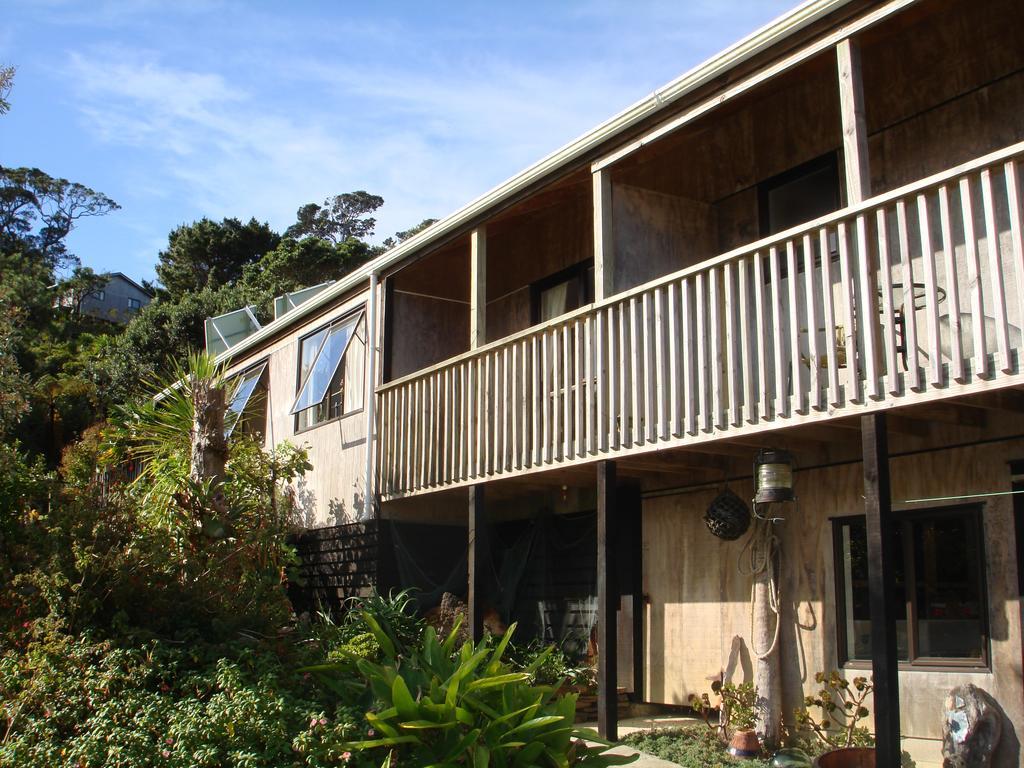 Manuka Lodge Tryphena Esterno foto